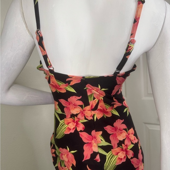 St. John's Bay Floral One Piece Swimsuit Size 10. - Picture 10 of 14